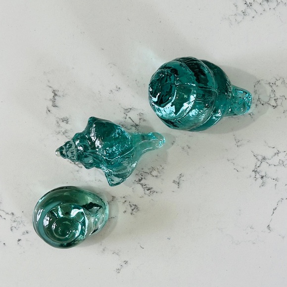 Pier 1 Green Seashell Recycled Glass Figurine - Picture 8 of 16